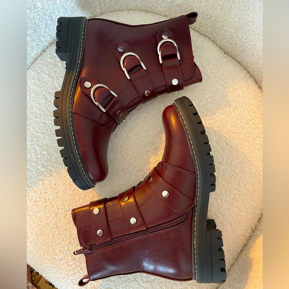 Boots- maroon ankle boots